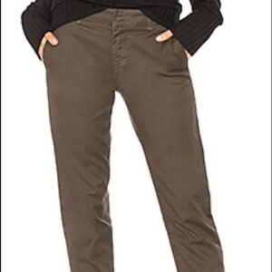Vince Classic Chino Pant in Surplus Green